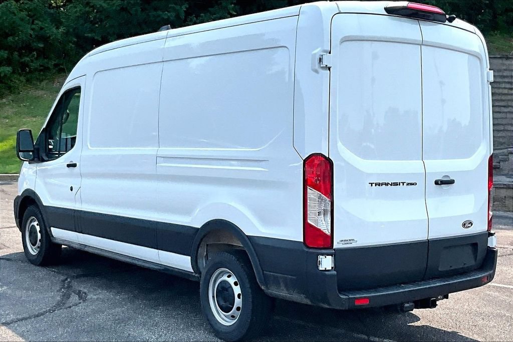 New 2026 Ford Transit 250 148 Medium Roof RWD image 3