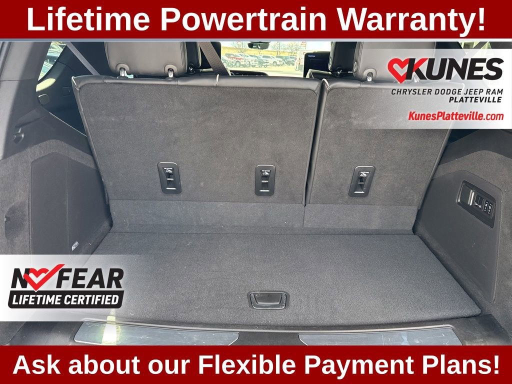 Used 2023 Cadillac Escalade Premium Luxury image 31