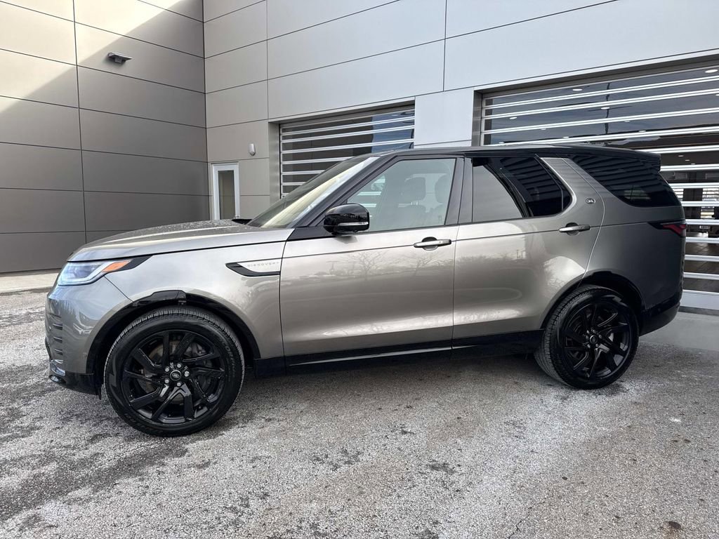 Certified 2025 Land Rover Discovery Dynamic SE AWD/4WD image 3