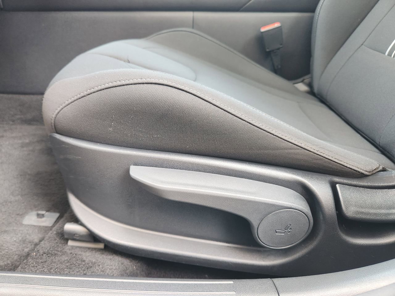 Used 2025 Hyundai Elantra SEL FWD image 23