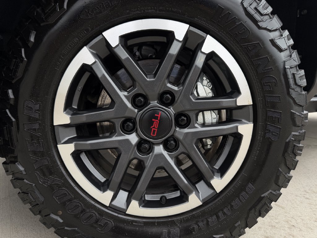 Used 2025 Toyota Tacoma TRD Sport AWD/4WD image 9