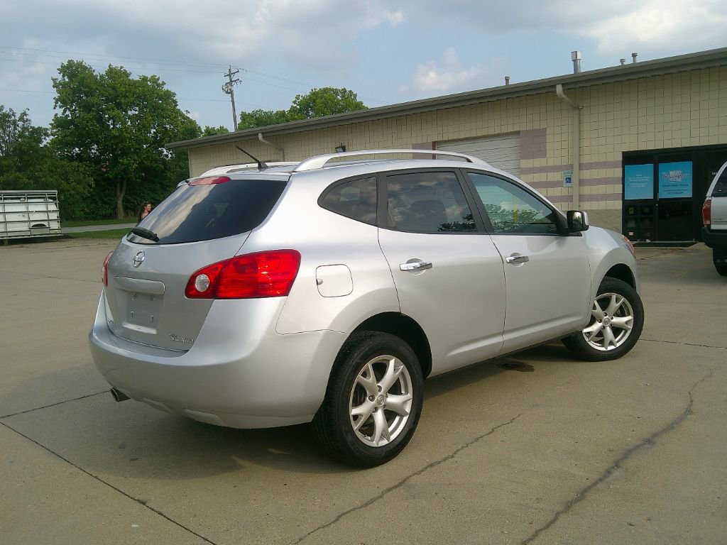 Used 2010 Nissan Rogue SL w/ Moonroof Pkg image 4