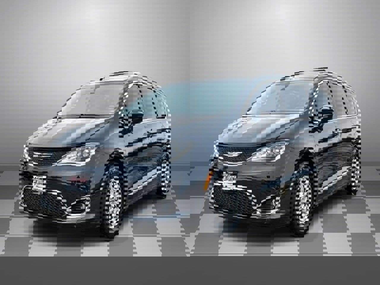 Used 2020 Chrysler Pacifica Touring-L image 3