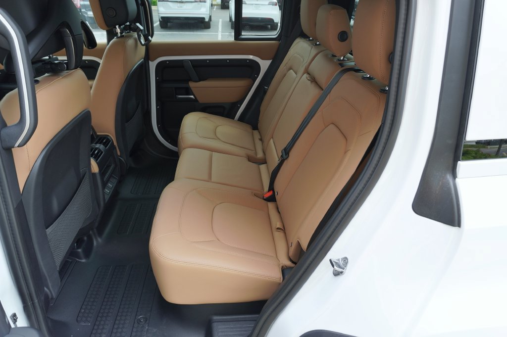 Used 2026 Land Rover Defender 110 S AWD/4WD image 28