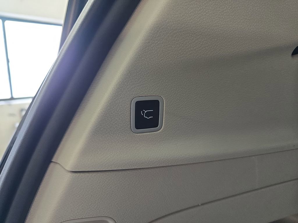 Certified 2024 Chrysler Pacifica Touring-L FWD image 15