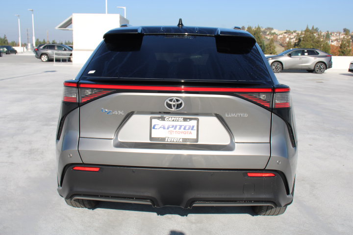 Used 2023 Toyota bZ4X Limited image 4