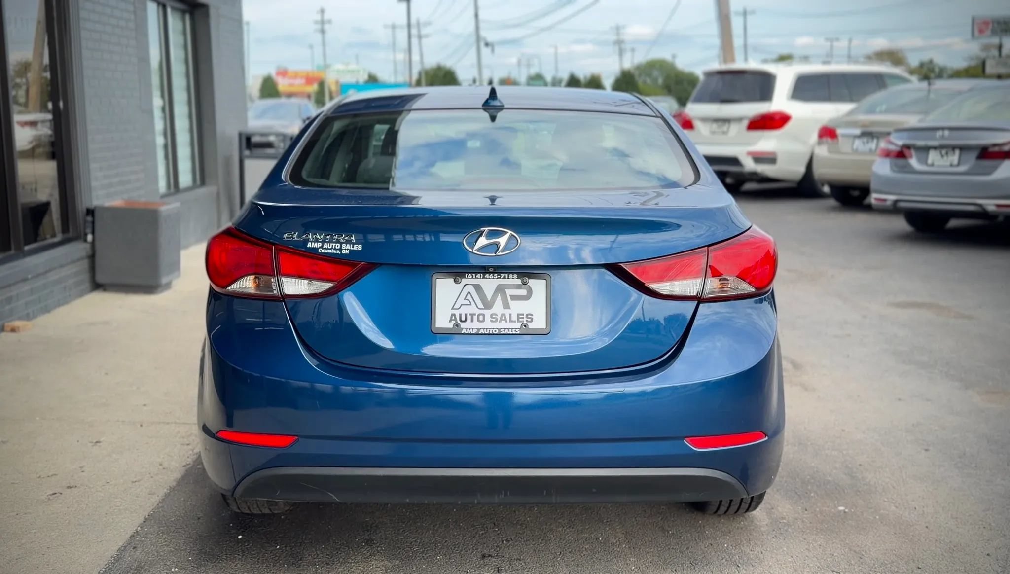 Used 2015 Hyundai Elantra SE w/ Option Group 03 FWD image 3