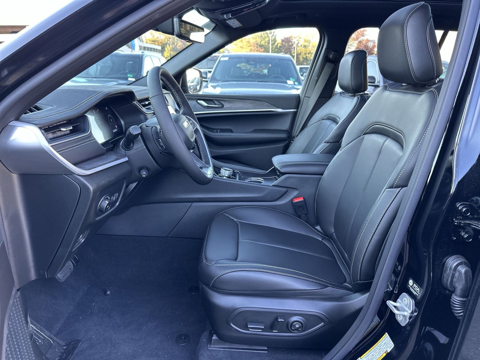 New 2025 Jeep Grand Cherokee Limited w/ Luxury Tech Group II image 13