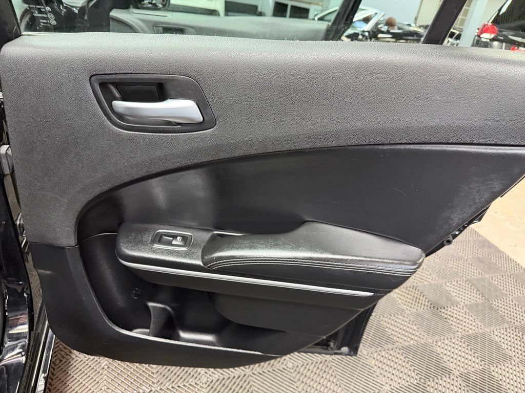 Used 2020 Dodge Charger SXT w/ Leather Interior Group RWD image 47