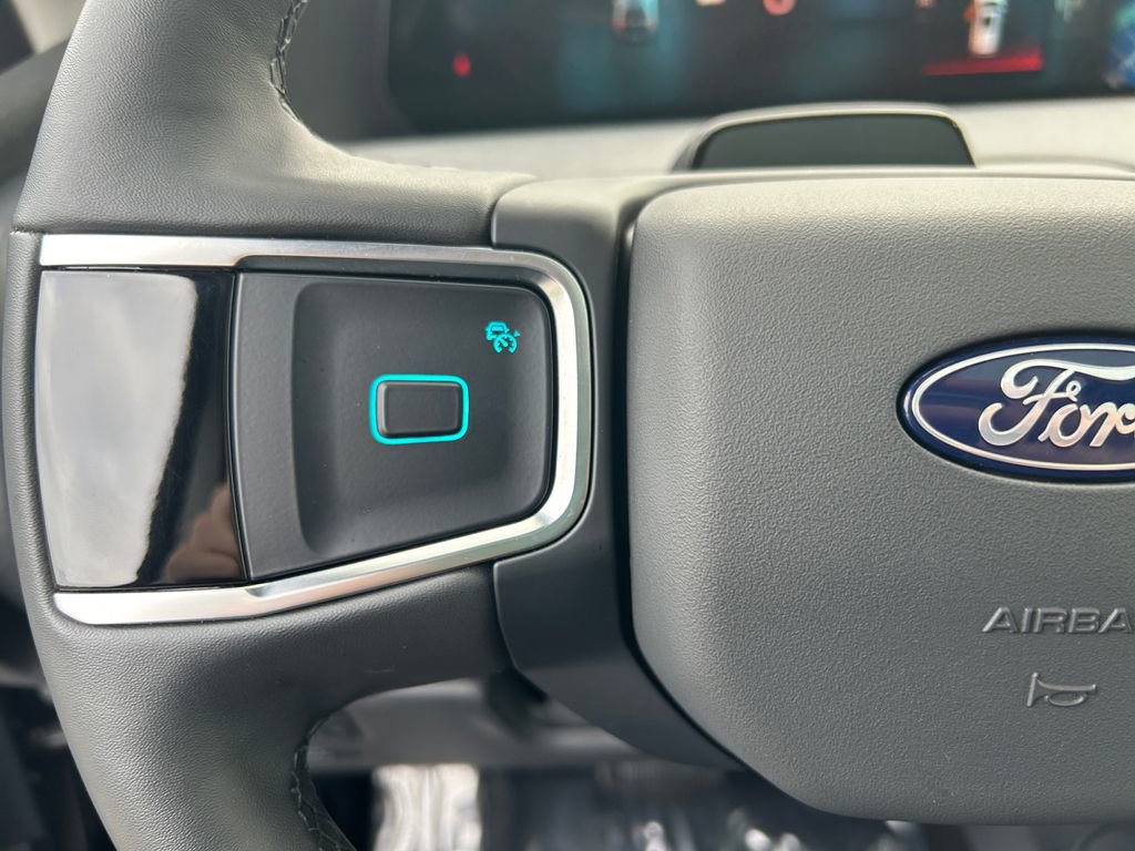 Used 2025 Ford Expedition Active image 17