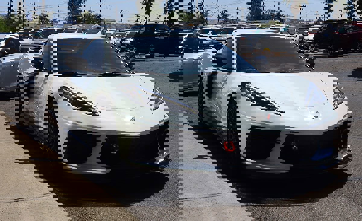 Used 2023 Chevrolet Corvette Stingray Premium Conv w/ Z51 Performance Package image 17