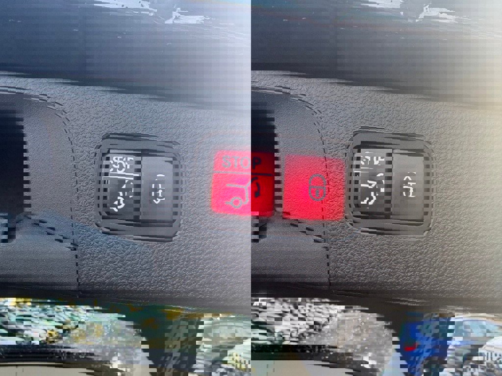 Certified 2022 Mercedes-Benz GLC 300 4MATIC w/ Premium Package Lite image 33