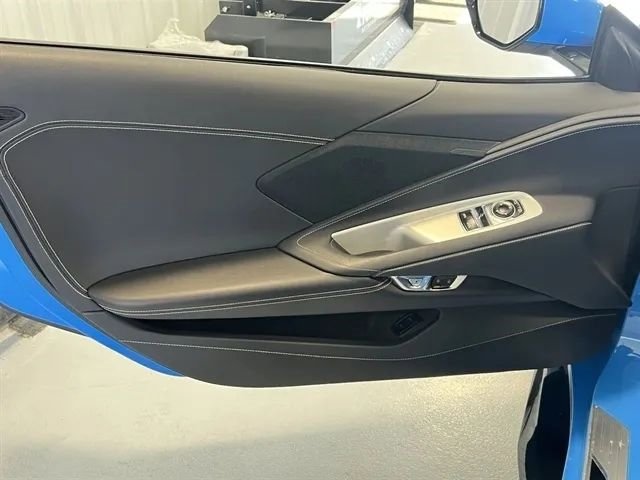 Used 2025 Chevrolet Corvette Z06 RWD image 11