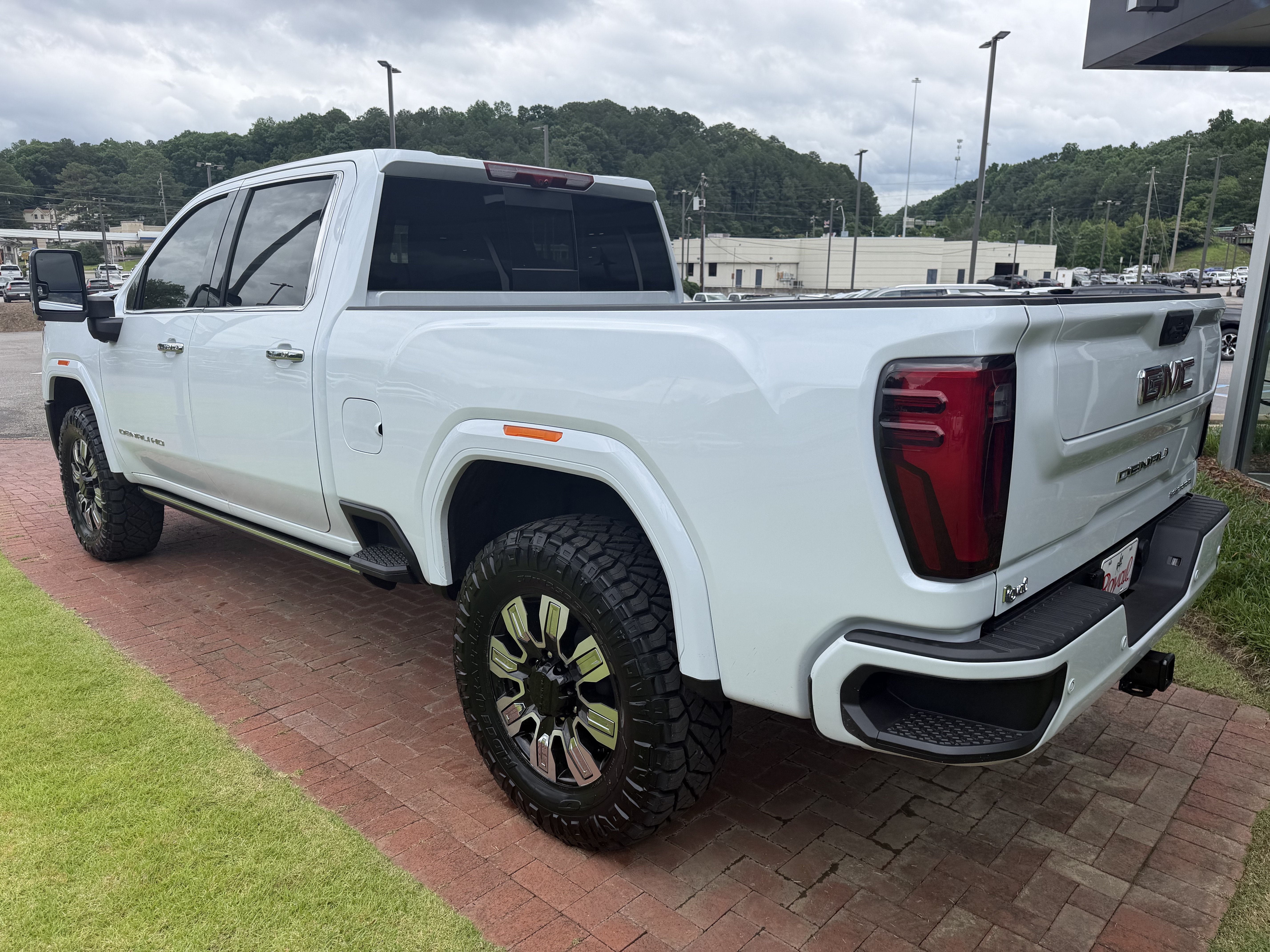 New 2026 GMC Sierra 2500 Denali w/ Denali Reserve Package AWD/4WD image 7