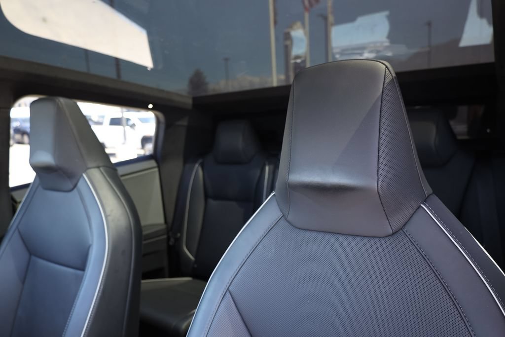 Used 2025 Tesla Cybertruck AWD Crew Cab image 16