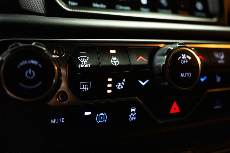 Used 2025 Jeep Wrangler Unlimited Sahara AWD/4WD image 20