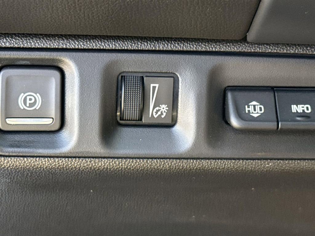 Used 2023 GMC Acadia Denali image 16