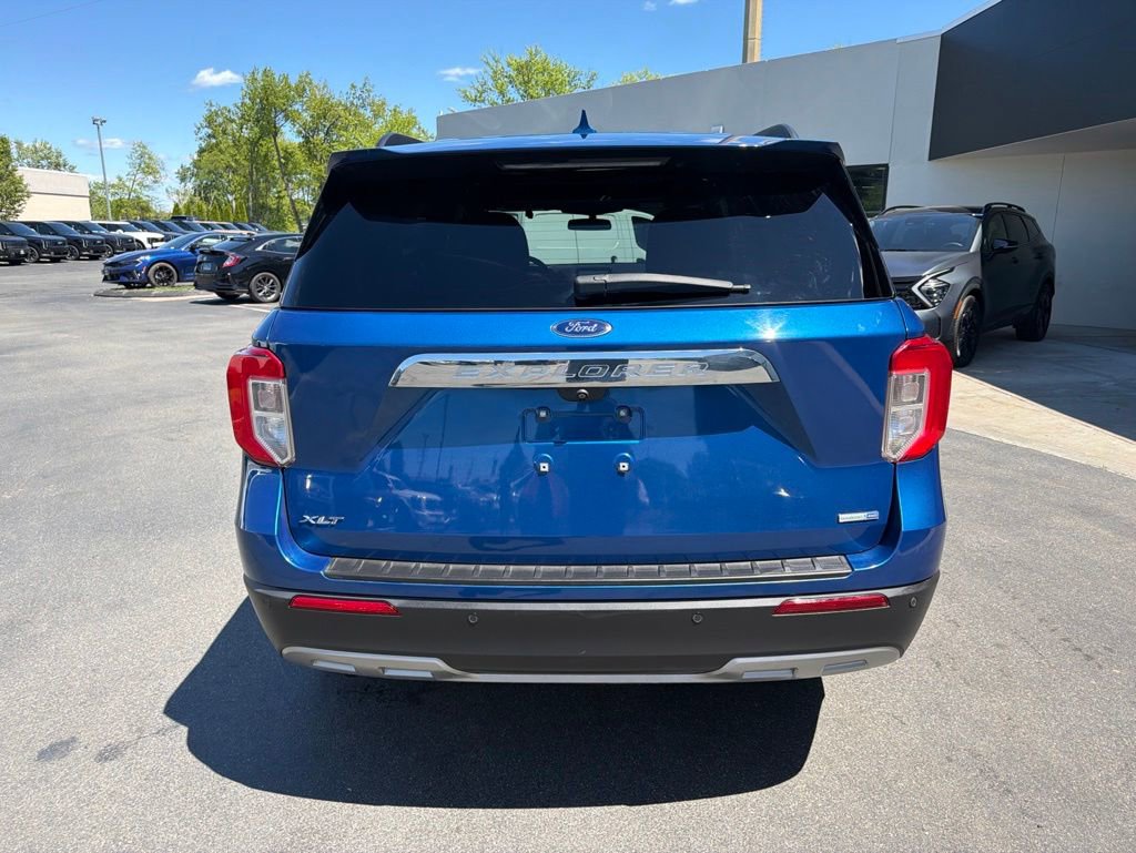 Used 2020 Ford Explorer XLT w/ Equipment Group 202A AWD/4WD image 9