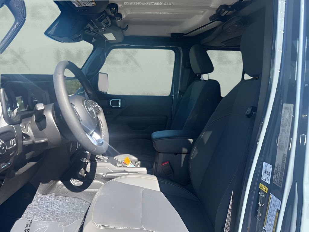 Used 2025 Jeep Wrangler Unlimited Sahara AWD/4WD image 10