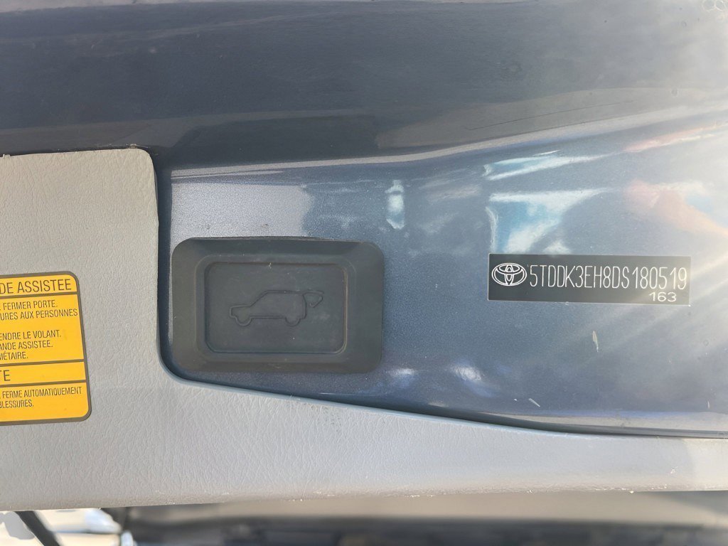 Used 2013 Toyota Highlander Limited w/ Convenience Pkg AWD/4WD image 11