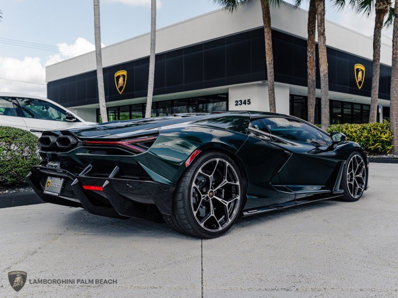 Used 2025 Lamborghini Revuelto image 6