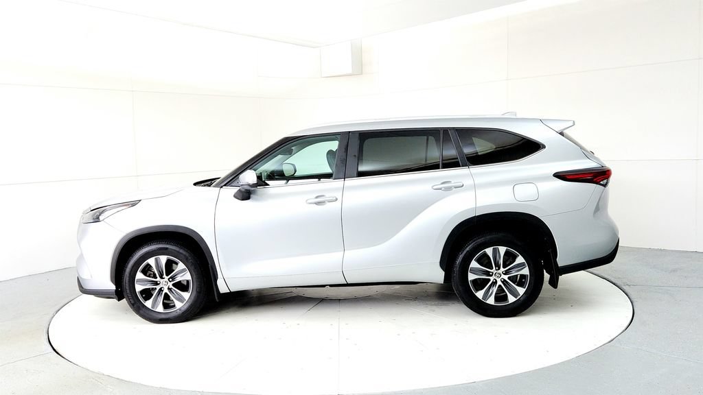 Certified 2024 Toyota Highlander XLE AWD/4WD image 4
