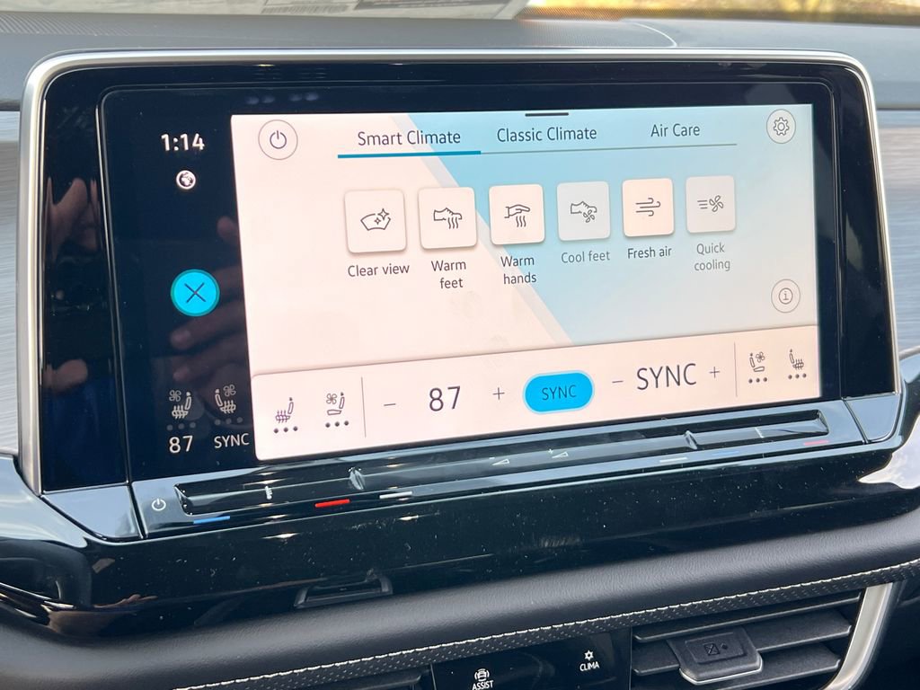 New 2026 Volkswagen Atlas Cross Sport SE image 23