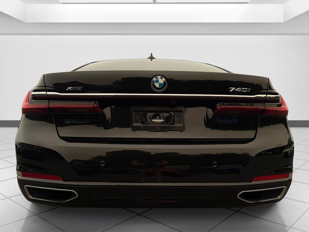 Used 2022 BMW 740i xDrive w/ Premium Package AWD/4WD image 4
