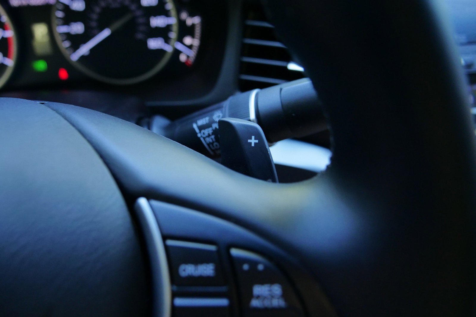 Used 2013 Acura ILX 2.0L / Tech Package / Heated S image 10