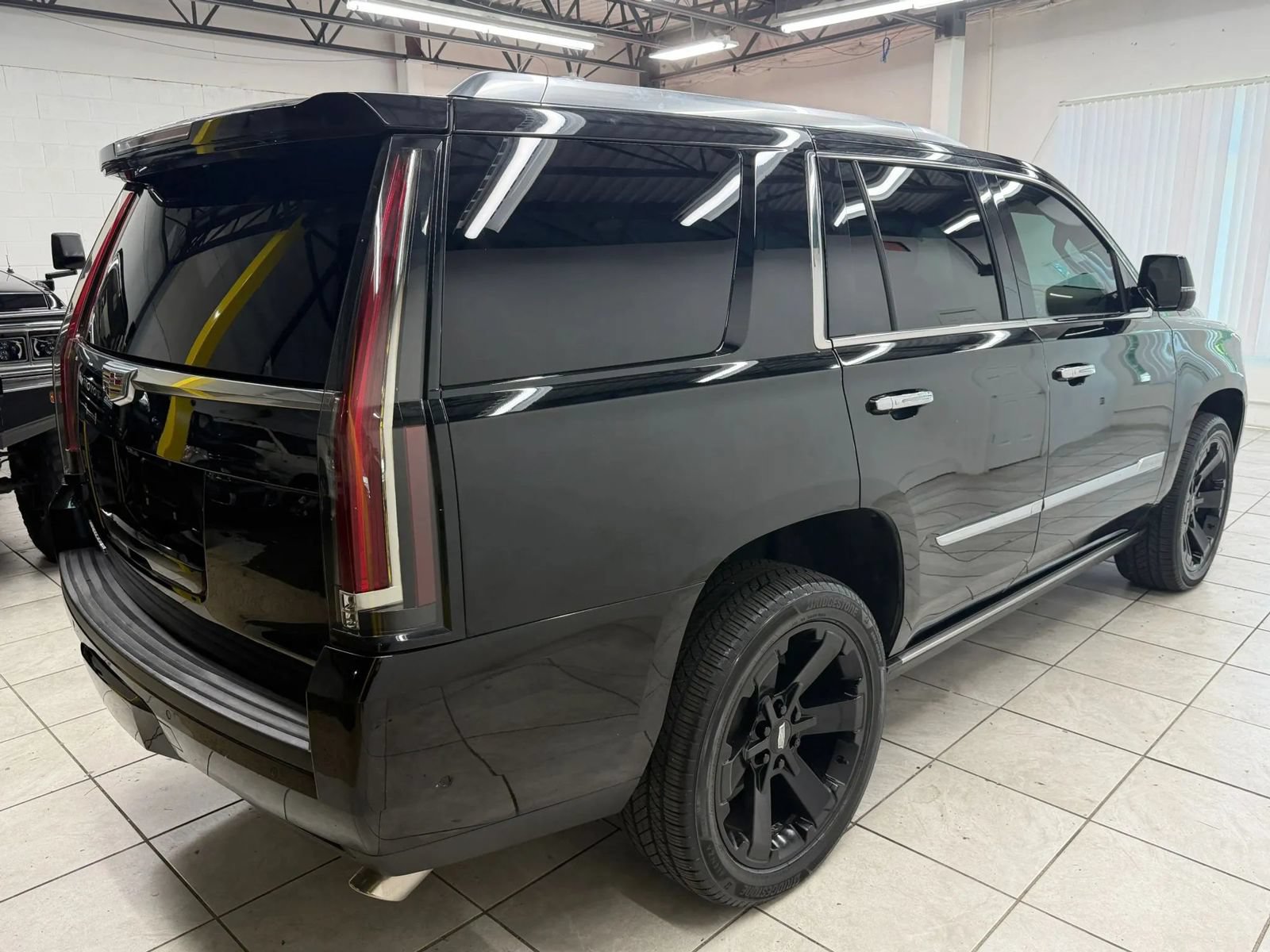 Used 2019 Cadillac Escalade Platinum AWD/4WD image 9