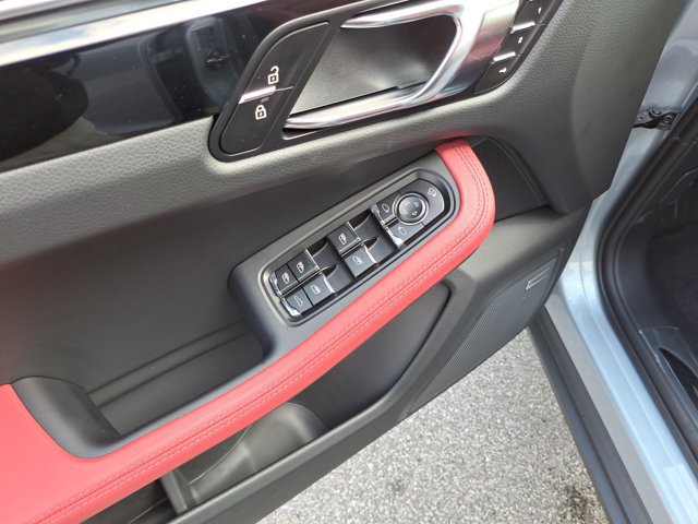 New 2026 Porsche Macan Turbo image 27