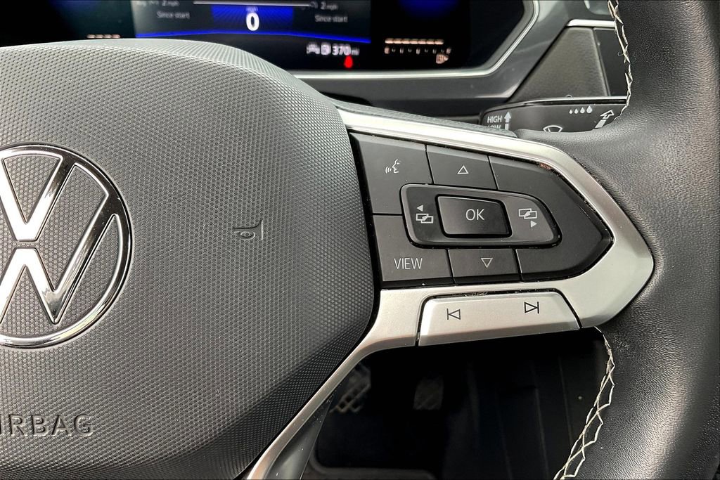 Used 2022 Volkswagen Tiguan SE image 48