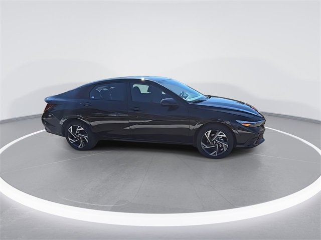 New 2025 Hyundai Elantra SEL image 9