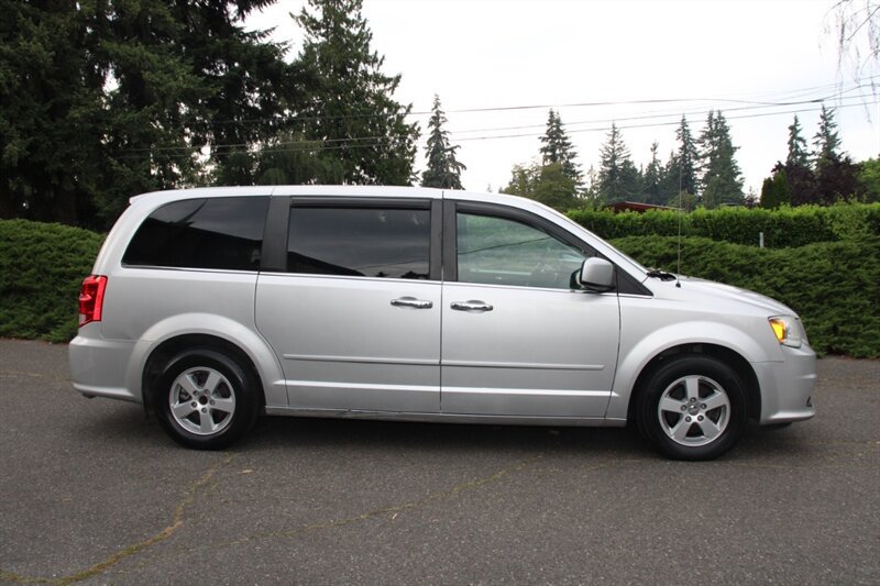 Used 2012 Dodge Grand Caravan Crew FWD image 11