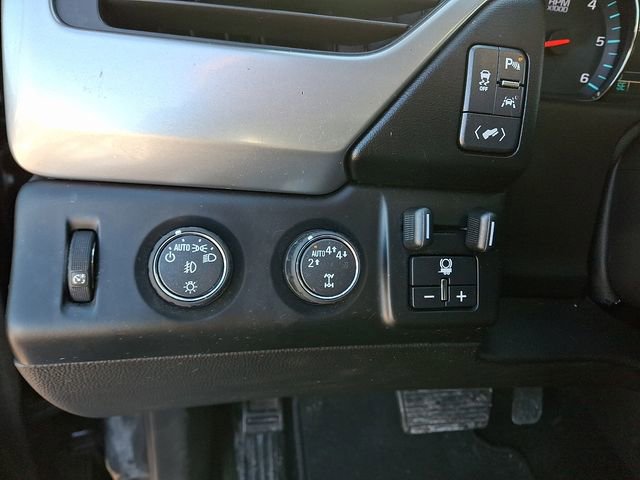 Used 2017 Chevrolet Suburban LT w/ Luxury Package image 24