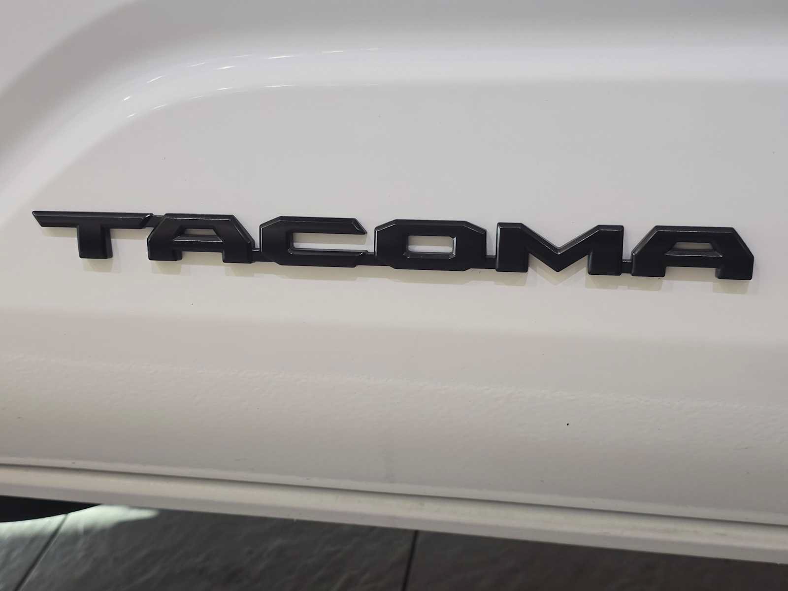 Certified 2025 Toyota Tacoma TRD Off-Road AWD/4WD image 7
