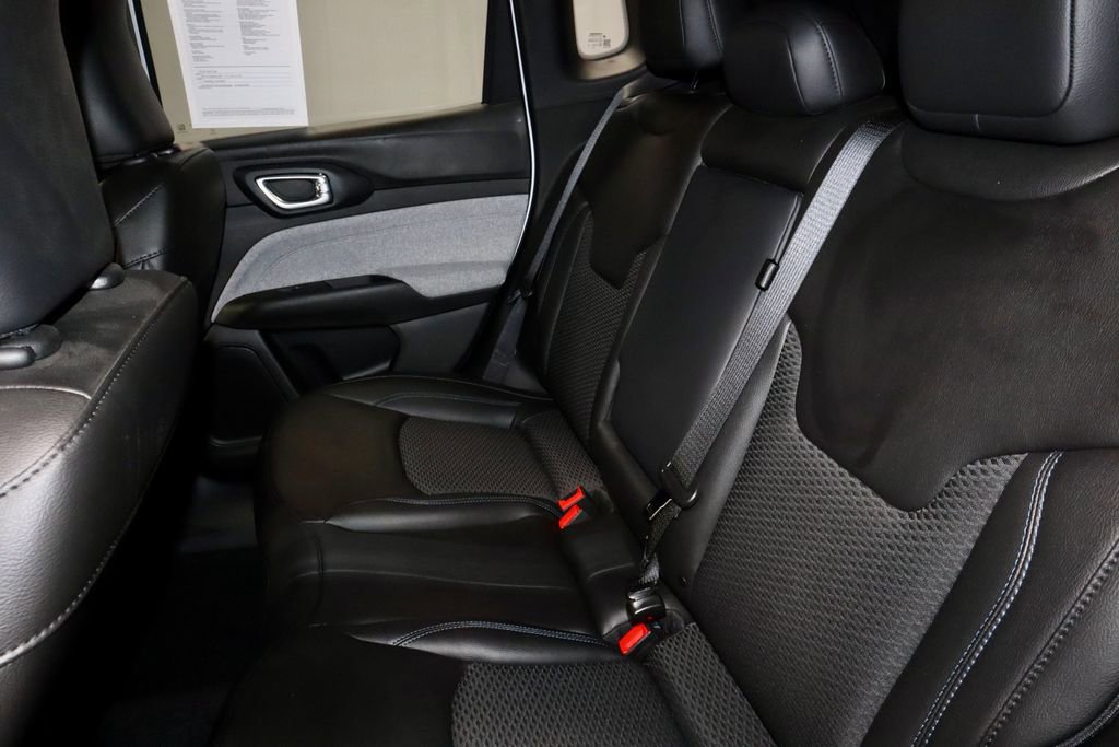 Used 2025 Jeep Compass Latitude image 21