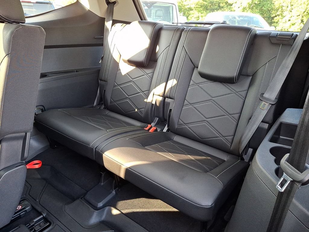 Used 2025 Volkswagen Atlas SE AWD/4WD image 11