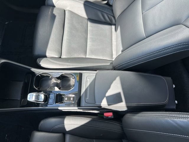 Certified 2025 Volvo XC40 B5 Plus image 27