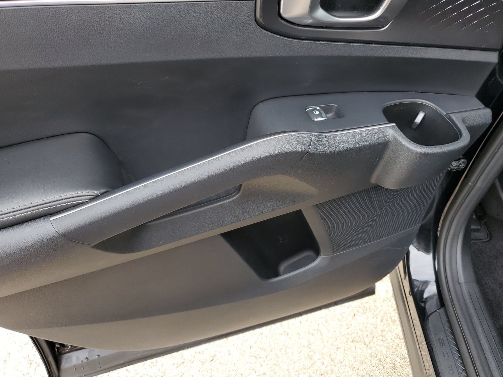 Used 2022 Kia Sorento S FWD image 15