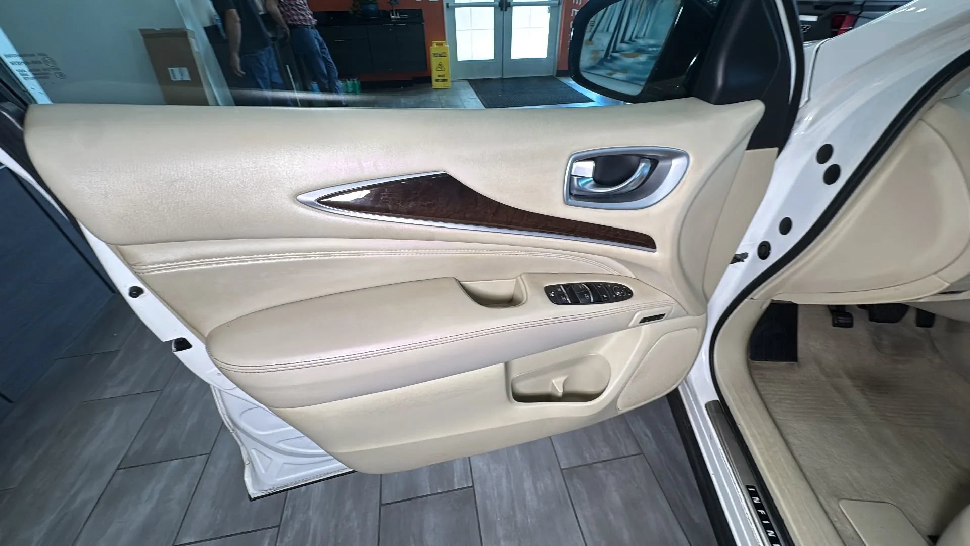 Used 2014 INFINITI QX60 FWD w/ Premium Plus Package image 27