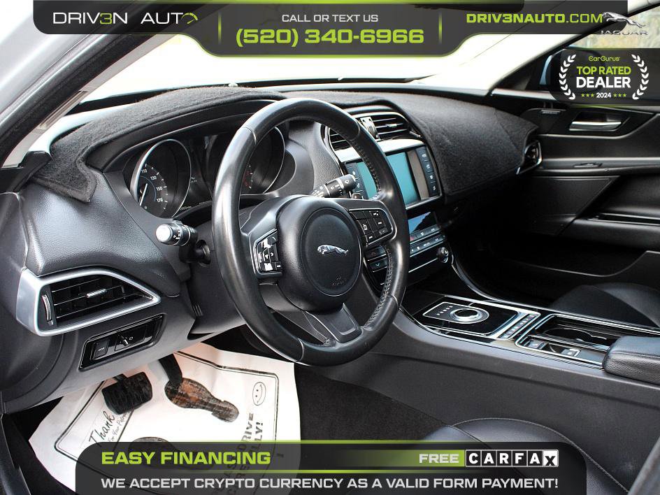 Used 2018 Jaguar XE Premium image 11