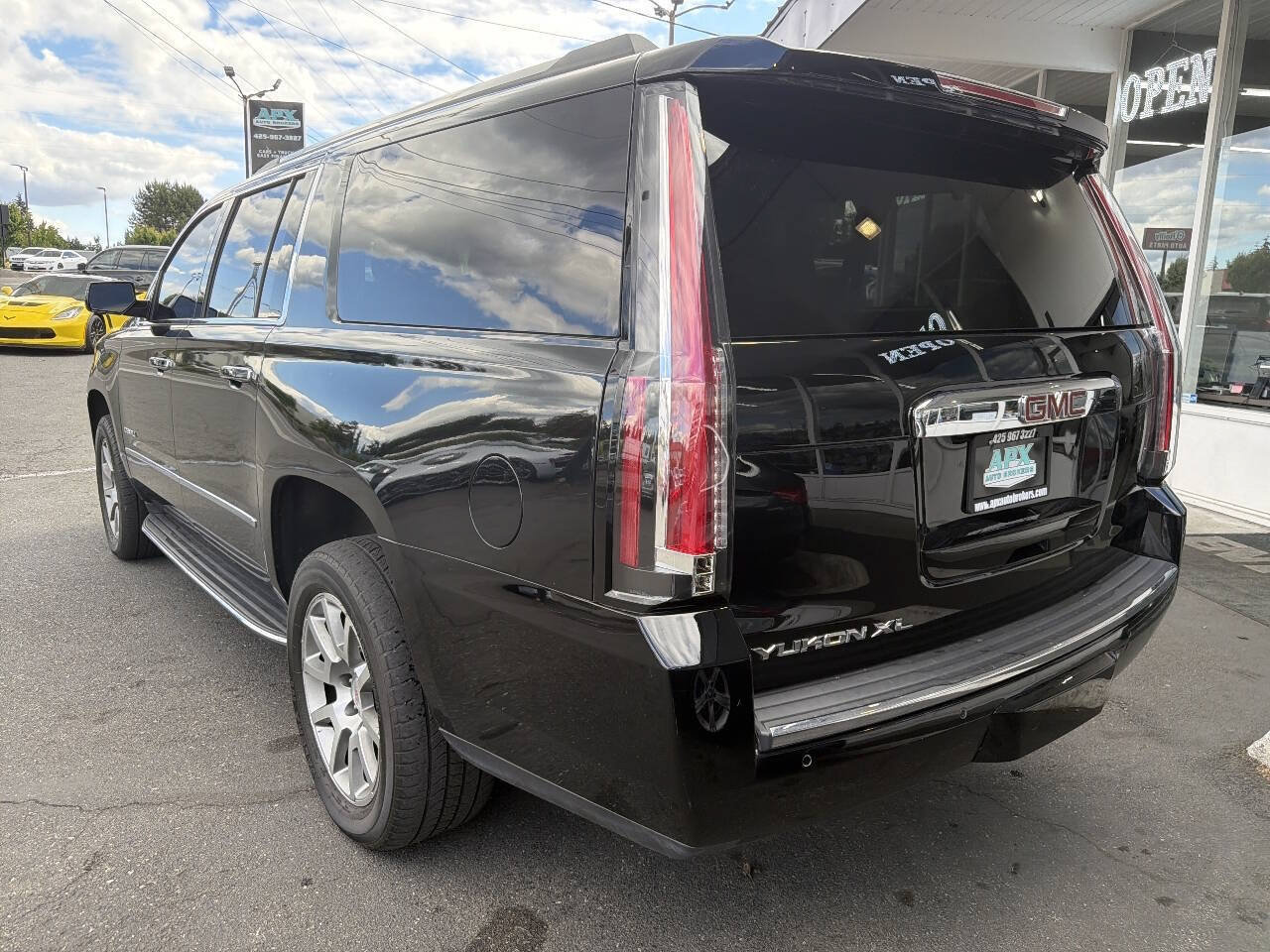 Used 2020 GMC Yukon XL Denali RWD image 4