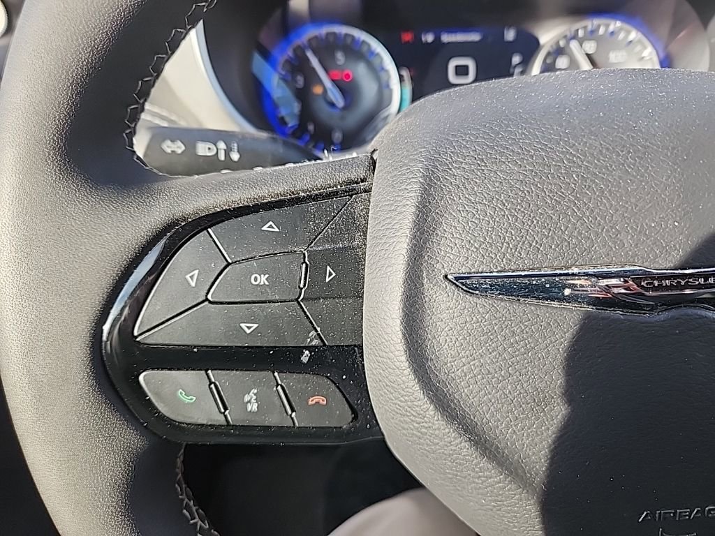 Used 2023 Chrysler Pacifica Limited w/ S Appearance Package image 18