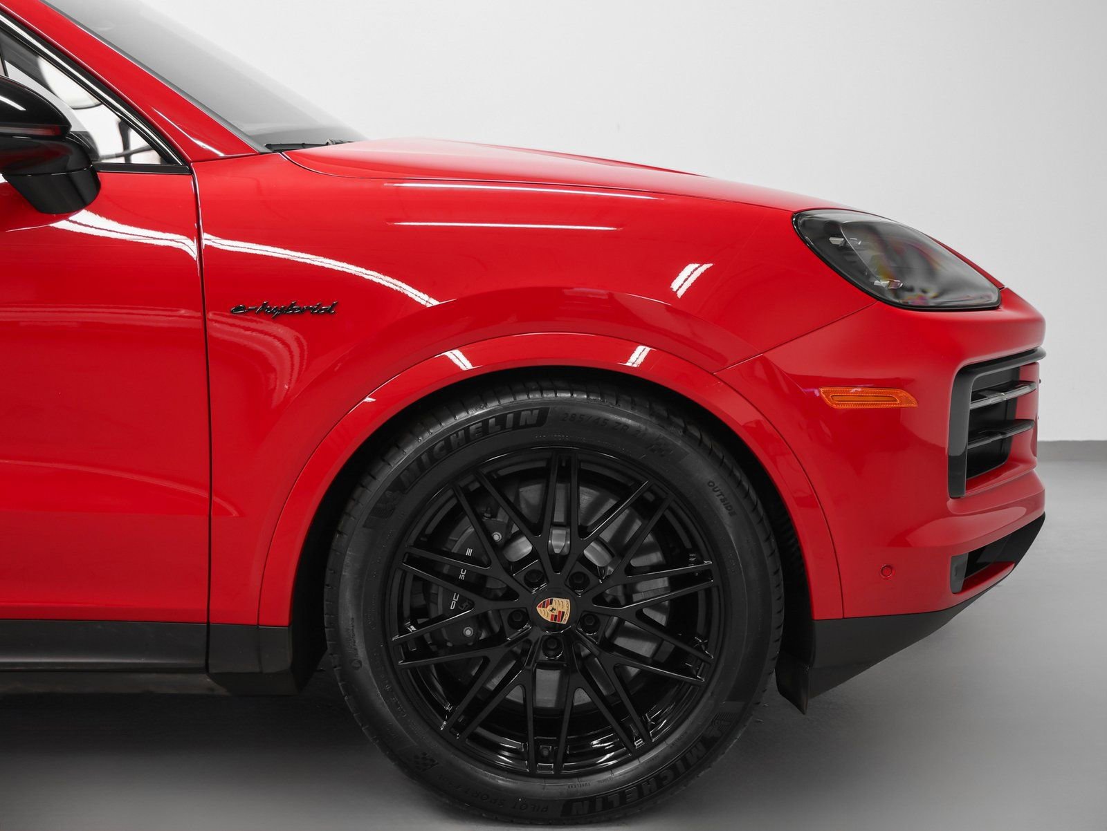 Certified 2025 Porsche Cayenne E-Hybrid image 16