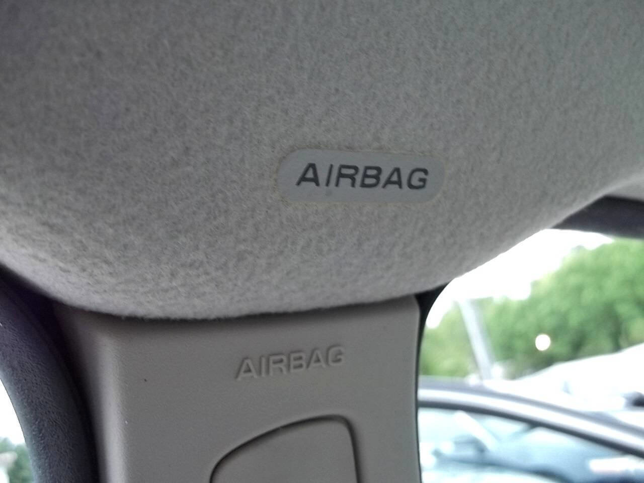 Used 2010 Ford Focus SE image 15