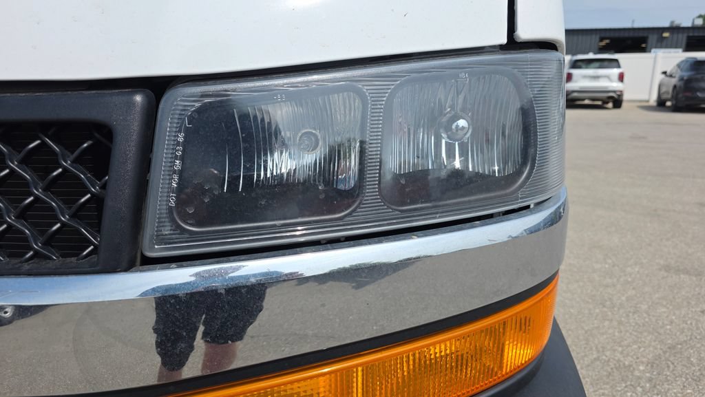 Used 2024 Chevrolet Express 2500 w/ Driver Convenience Package RWD image 9