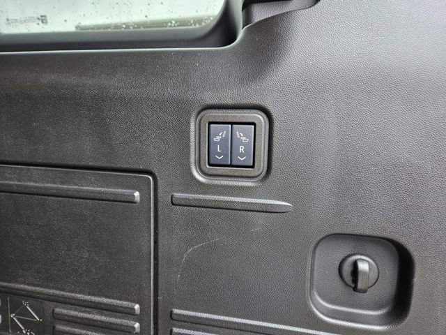 Used 2025 GMC Hummer EV 2X image 13