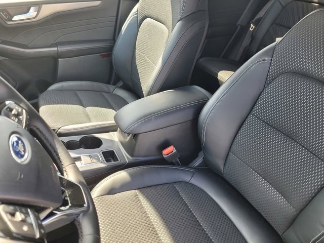 New 2025 Ford Escape SE image 17