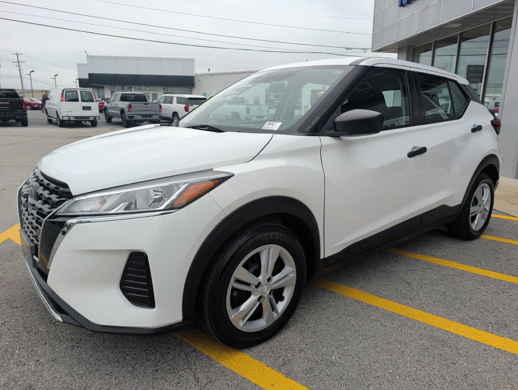 Used 2022 Nissan Kicks S FWD image 3